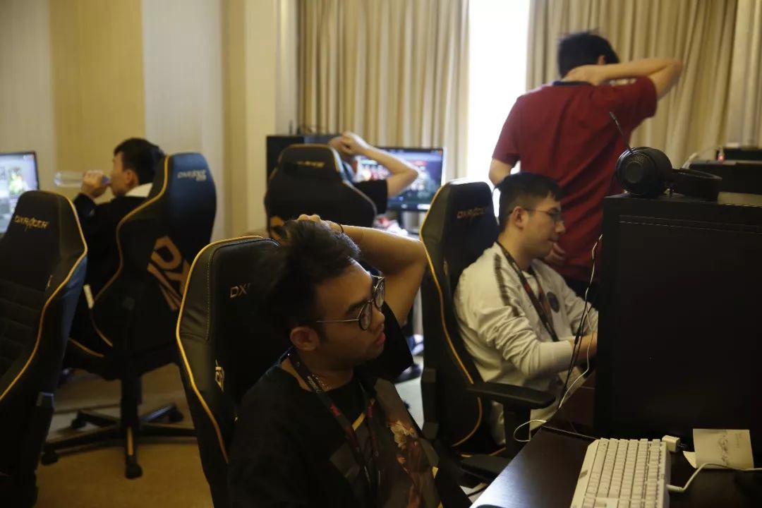 黑八奇迹继续！单王、小草包、沙皇刺杀了 Puff 团队3-1横扫绅士团队 Leyan